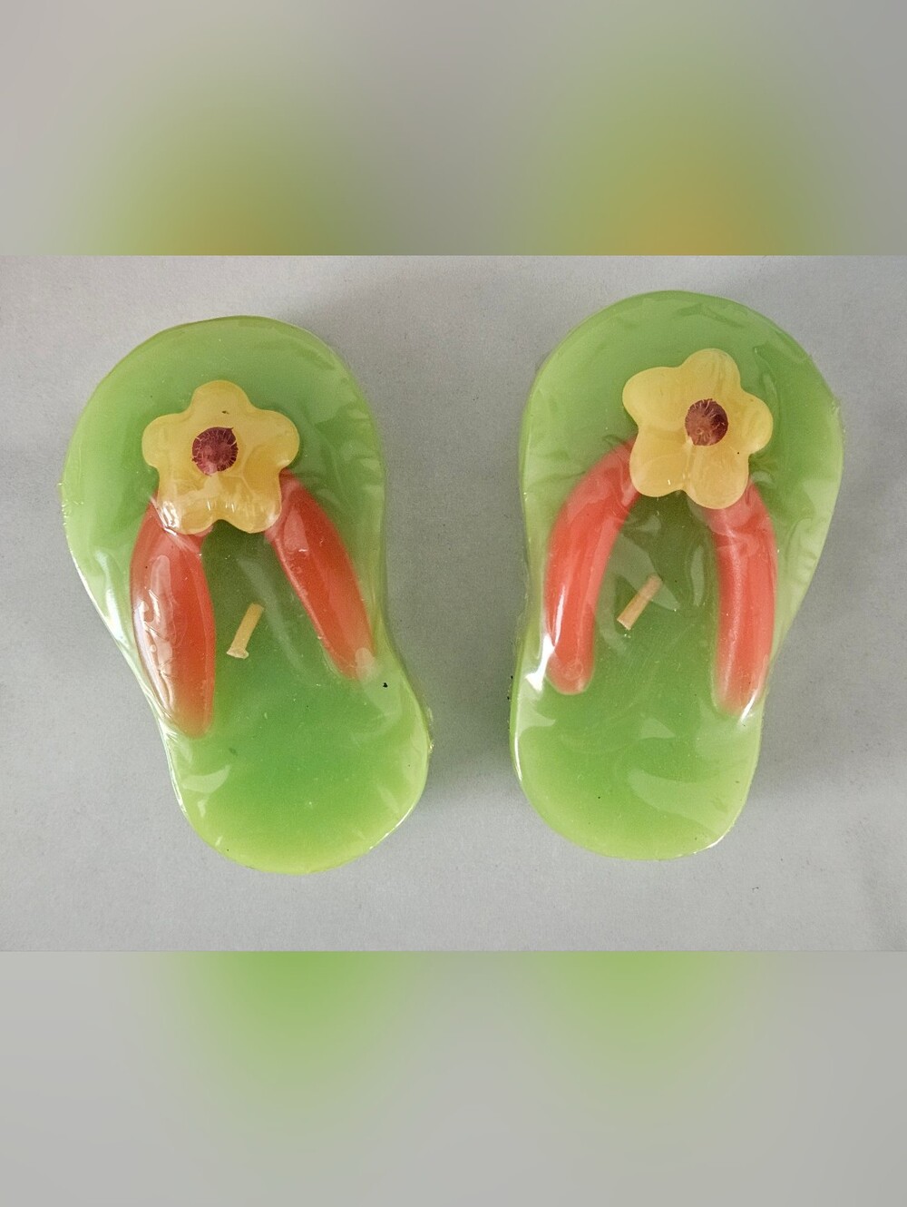 TAG Vintage 2002 Flip Flop Sandal Floating Candles (6 Pieces) - Picture 4 of 4